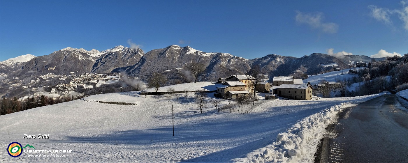 05 Da Pos. Castello di Miragolo (1050 m) di Zogno splendida vista panoramica sulla Val Serina .jpg